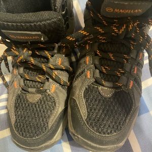 Preowned boys boots size 1